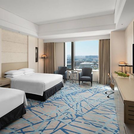 Renaissance Shanghai Caohejing Hotel Exterior photo