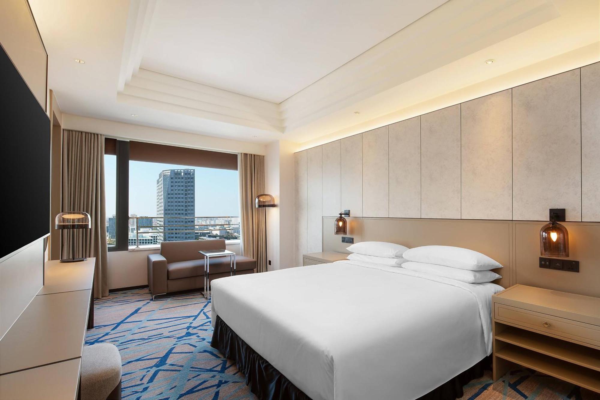 Renaissance Shanghai Caohejing Hotel Exterior photo